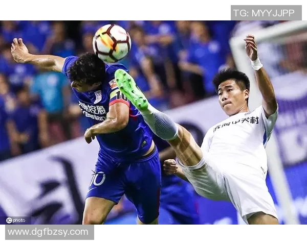 足球队长杨帆带领球队勇闯赛场展现不屈精神与团队力量